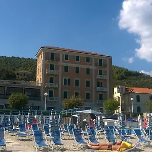 Monique Hotel Noli